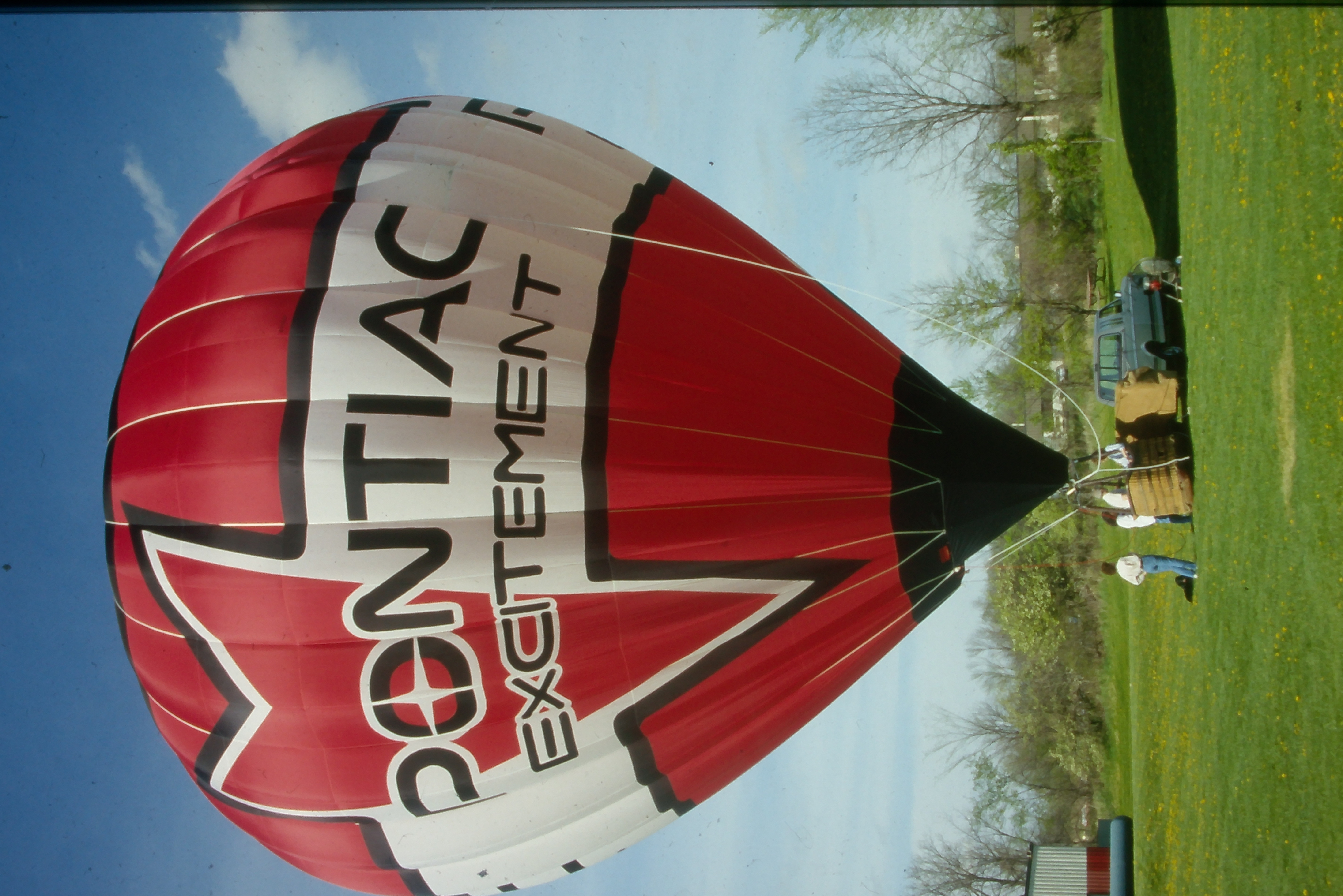 Cameron N-77 hot air balloon with Pontiac branding
